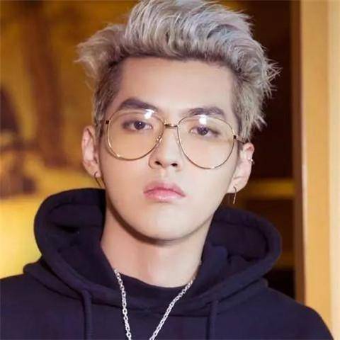 男士戴什么眼鏡好看 選對眼鏡顏值提升堪比整容